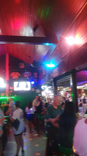 Heroes Bar - การบริการอาหารและที่พัก