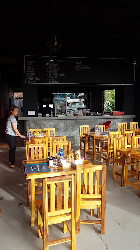 พุงพลุ้ย Phungphluy Soup and Esan