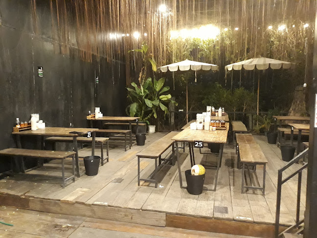 ครัว คุณยายแว่น - การบริการอาหารและที่พัก