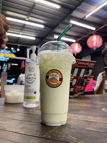 อี๊ดนมสด - การบริการอาหารและที่พัก