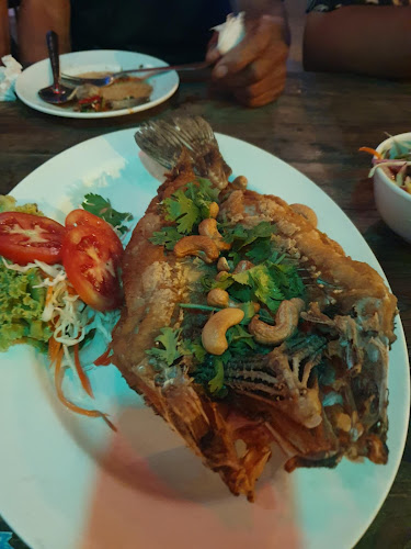 สถานีหม้อดิน(เพื่อชีวิต) - การบริการอาหารและที่พัก