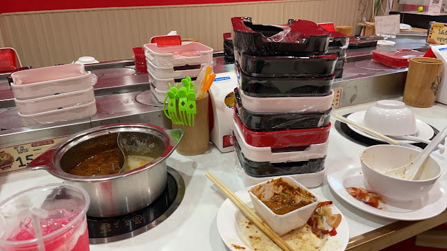 เสือน้อยหม้อไฟ บุฟเฟ่ต์หม่าล่า อุบลราชธานี - การบริการอาหารและที่พัก