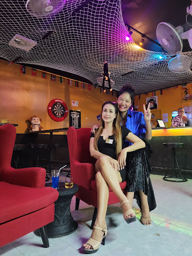 Mad Monkey Bar - การบริการอาหารและที่พัก