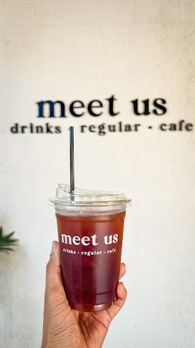 Meet Us Cafe - การบริการอาหารและที่พัก