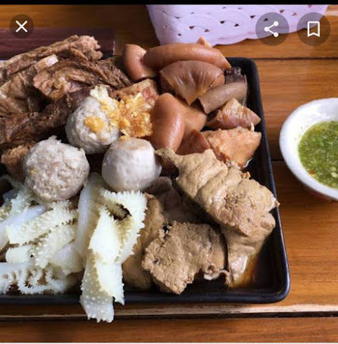 ร้านก๋วยเตี๋ยวเนื้อตุ๋นยาจีนต้นมะขามกรมชล - การบริการอาหารและที่พัก