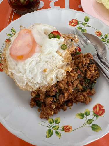 Opinii despre ร้านใบกระเพรา în อำเภอเมืองภูเก็ต - การบริการอาหารและที่พัก