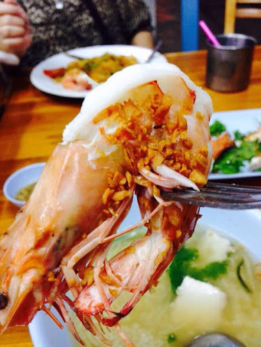 ข้าวต้มปลาอินทรีย์ - การบริการอาหารและที่พัก