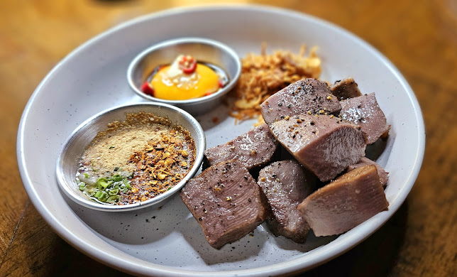 Sin Tonic Bar Hatyai - การบริการอาหารและที่พัก