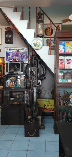 ร้านกาแฟโบราณป้ายแดง สข๒๕๕๕ - การบริการอาหารและที่พัก