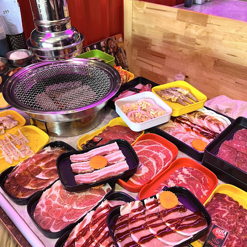 Buta Yakiniku - การบริการอาหารและที่พัก