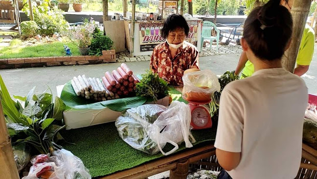 ตลาดต้นข่อย - การบริการอาหารและที่พัก