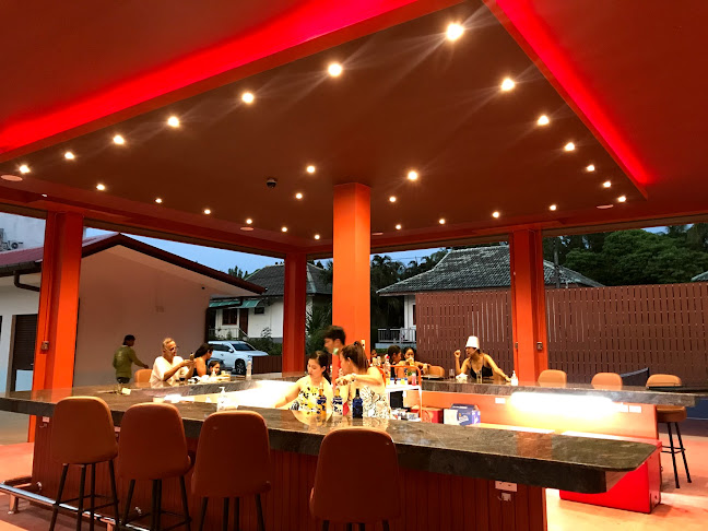 Opinii despre Shark Bites - Pool Bar and Pickleball în อำเภอเมืองภูเก็ต - การบริการอาหารและที่พัก