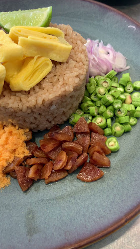 บ้านแกง - การบริการอาหารและที่พัก