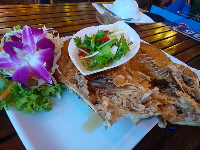 โกดังรังสิต - การบริการอาหารและที่พัก