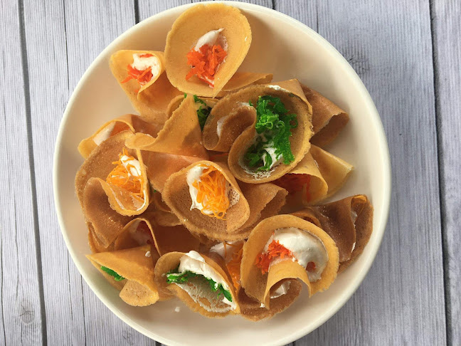 ขนมเบื้องหน้าบุญ - การบริการอาหารและที่พัก