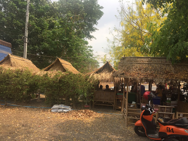 ไก่ย่างวิเชียร (เฮียกอล์ฟ) - การบริการอาหารและที่พัก