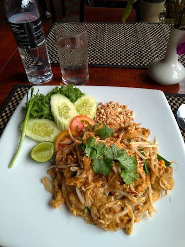 Karlsson Restaurant and Steakhouse - Karon, Phuket - การบริการอาหารและที่พัก