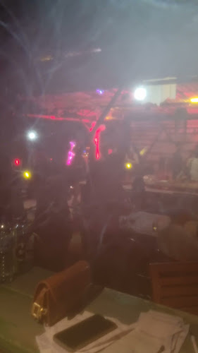 Opinii despre Apple's Box Kamala Food & Drink în อำเภอกะทู้ - การบริการอาหารและที่พัก