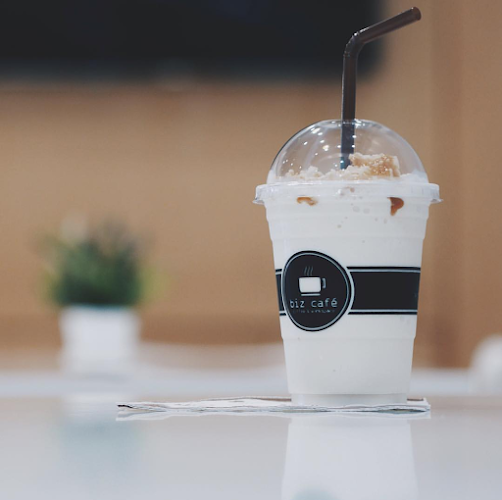 BizCafe หลังคุณย่าโม - การบริการอาหารและที่พัก