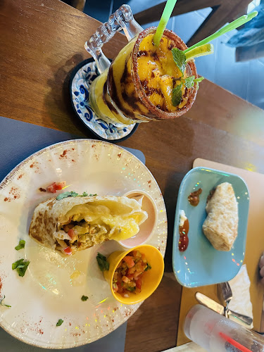 9, 1 ถนน ดีบุก ตำบลตลาดใหญ่ อำเภอเมืองภูเก็ต ภูเก็ต 83000