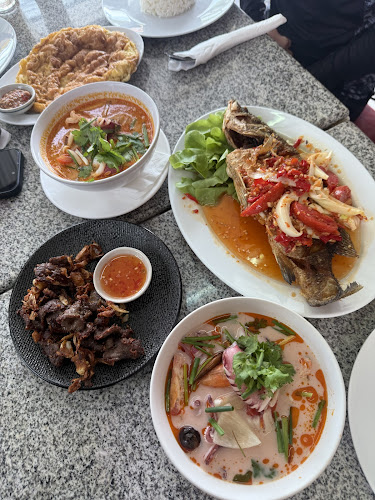 Nang Naan Halal Restaurant - การบริการอาหารและที่พัก