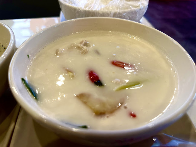 Opinii despre ร้านอาหาร และโรงเรียนสอนทำอาหารไทย ปุ้ม în อำเภอกะทู้ - การบริการอาหารและที่พัก