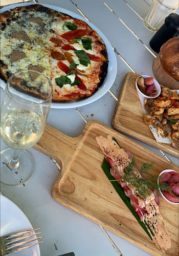 Opinii despre Catch Beach Club în อำเภอถลาง - การบริการอาหารและที่พัก