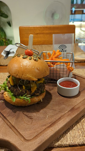 So French Restaurant and Bar - การบริการอาหารและที่พัก