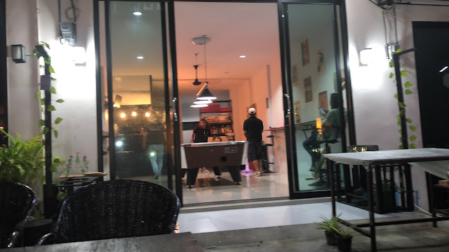 Famous Bar - Koh Samui - Bar - Pool - Thai Food