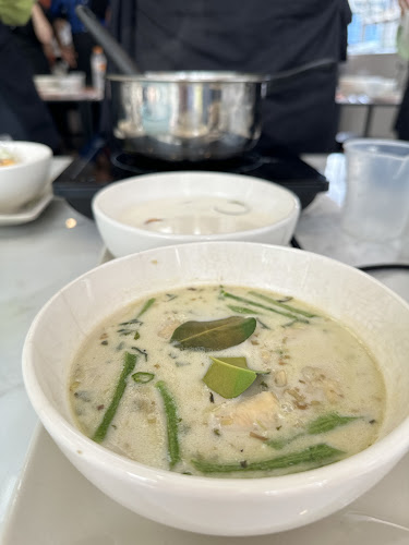 ร้านอาหาร และโรงเรียนสอนทำอาหารไทย ปุ้ม