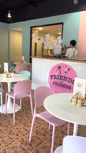 Friends of Friends - การบริการอาหารและที่พัก