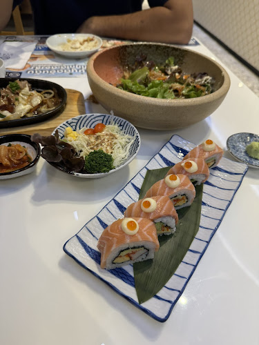 Sushi Hiro - การบริการอาหารและที่พัก