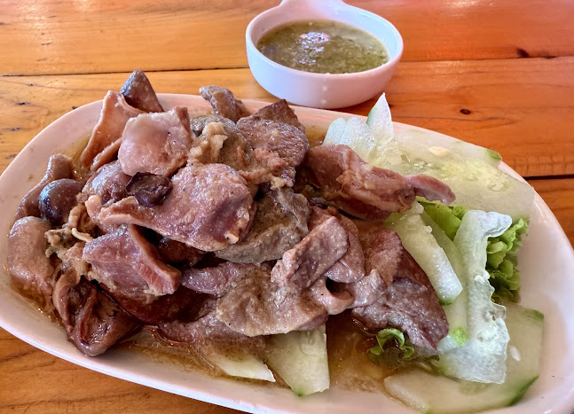 ขวัญใจข้าวมันไก่สิงคโปร์ - การบริการอาหารและที่พัก