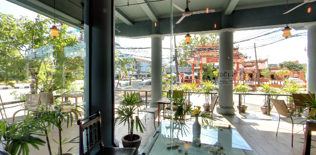 206/8 ถ. ภูเก็ต ตำบลตลาดใหญ่ อำเภอเมืองภูเก็ต ภูเก็ต 83000