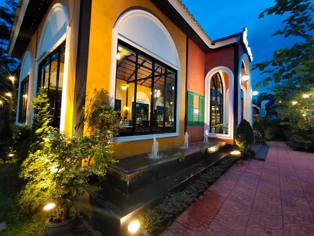 Orange House Cafe Pattaya (ตำหลายคาเฟ่ พัทยา) - การบริการอาหารและที่พัก