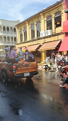 GANO KAFAE กาโนกาแฟ สาขาภูเก็ต - การบริการอาหารและที่พัก