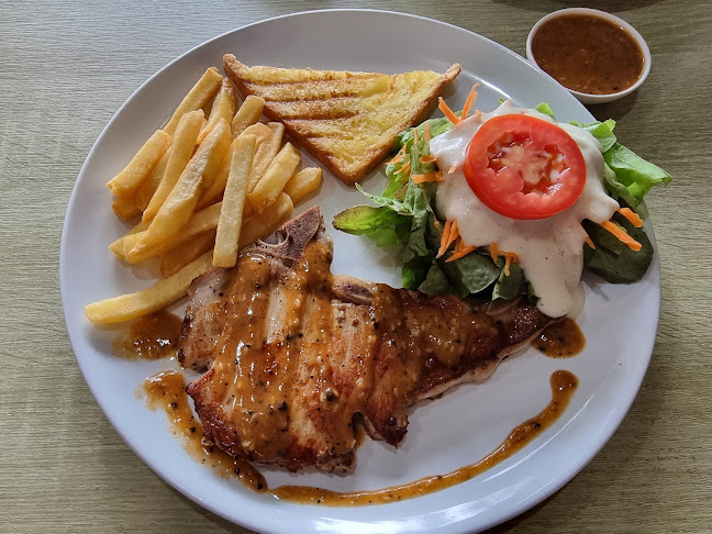 พวงรัตน์สเต็กโฮม -Puangrat Steak Home - การบริการอาหารและที่พัก