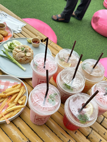 คาเฟ่ ภูเก็ต วิวพอยท์ - การบริการอาหารและที่พัก