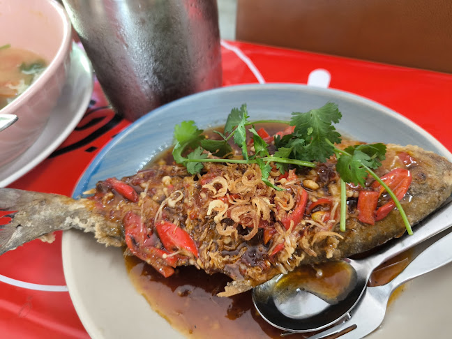 โกซ้ง ฅนโบราณ - หลังหลาด - การบริการอาหารและที่พัก