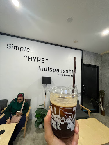 HYPE Coffee Bar (ที่จอดรถอยู่ชั้นใต้ดิน ทางลงอยู่ติดกับร้าน) - การบริการอาหารและที่พัก