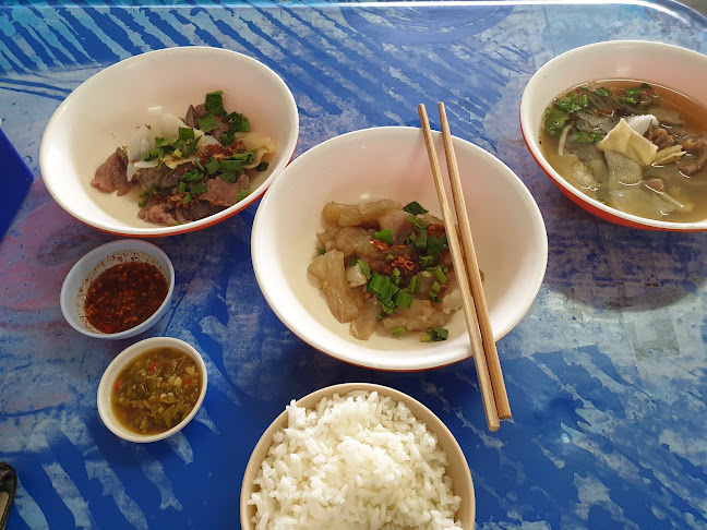 ก๋วยเตี๋ยวเนื้อเจ๊แดง - อำเภอเมืองนครสวรรค์