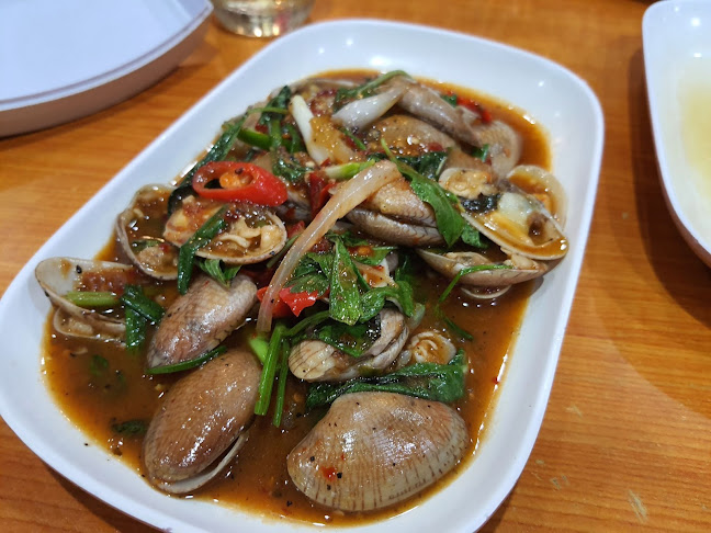 น้องวิน ข้าวต้มโต้รุ่ง เกาะสมุย - การบริการอาหารและที่พัก