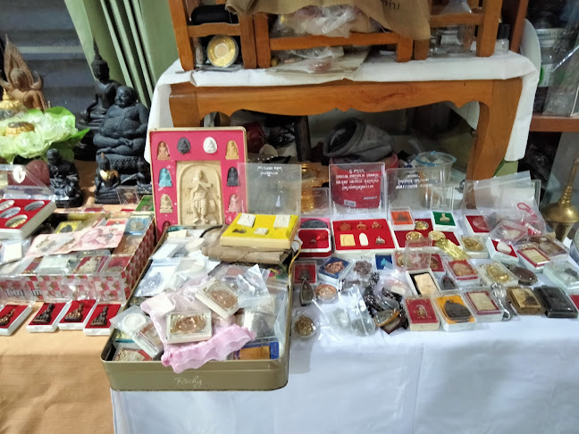 ผัดหมี่ป้าตุ้มสาขาจิระ - การบริการอาหารและที่พัก