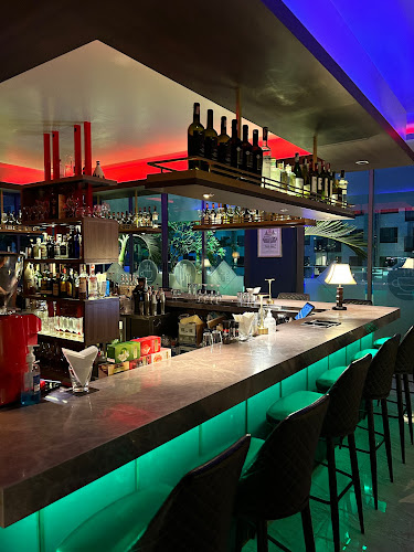 Cafe Blu Pattaya - การบริการอาหารและที่พัก