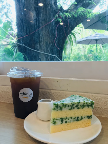 Meet Us Cafe - การบริการอาหารและที่พัก