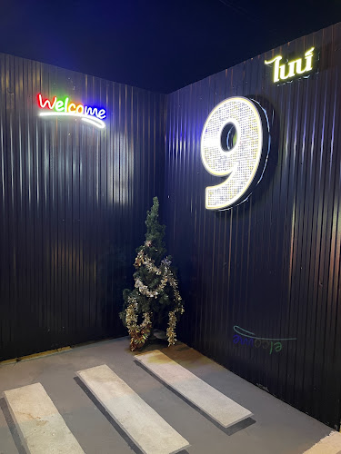 ร้าน ไนน์ - การบริการอาหารและที่พัก