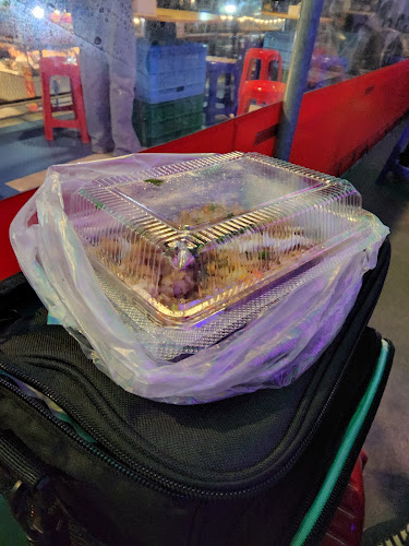 เบอร์เกอร์บ้านพอเพียง - การบริการอาหารและที่พัก