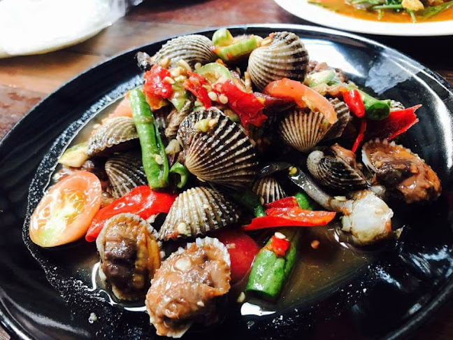 ส้มตำกำแพงแตก