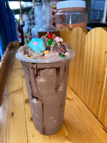 บ้านไม้กลางซอย - การบริการอาหารและที่พัก