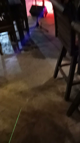 Opinii despre Roxanne Bar 1 în อำเภอเมืองภูเก็ต - การบริการอาหารและที่พัก